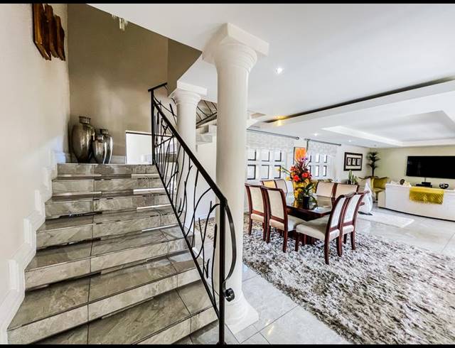 5 BEDROOM HOUSE FOR SALE IN MIDSTREAM ESTATE